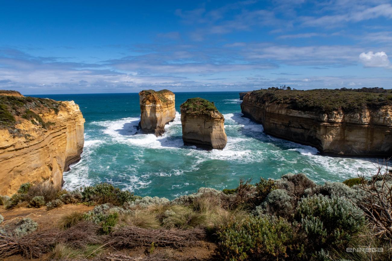 the-twelve-apostles-close-up-great-ocean-road-enrega-stock-photos